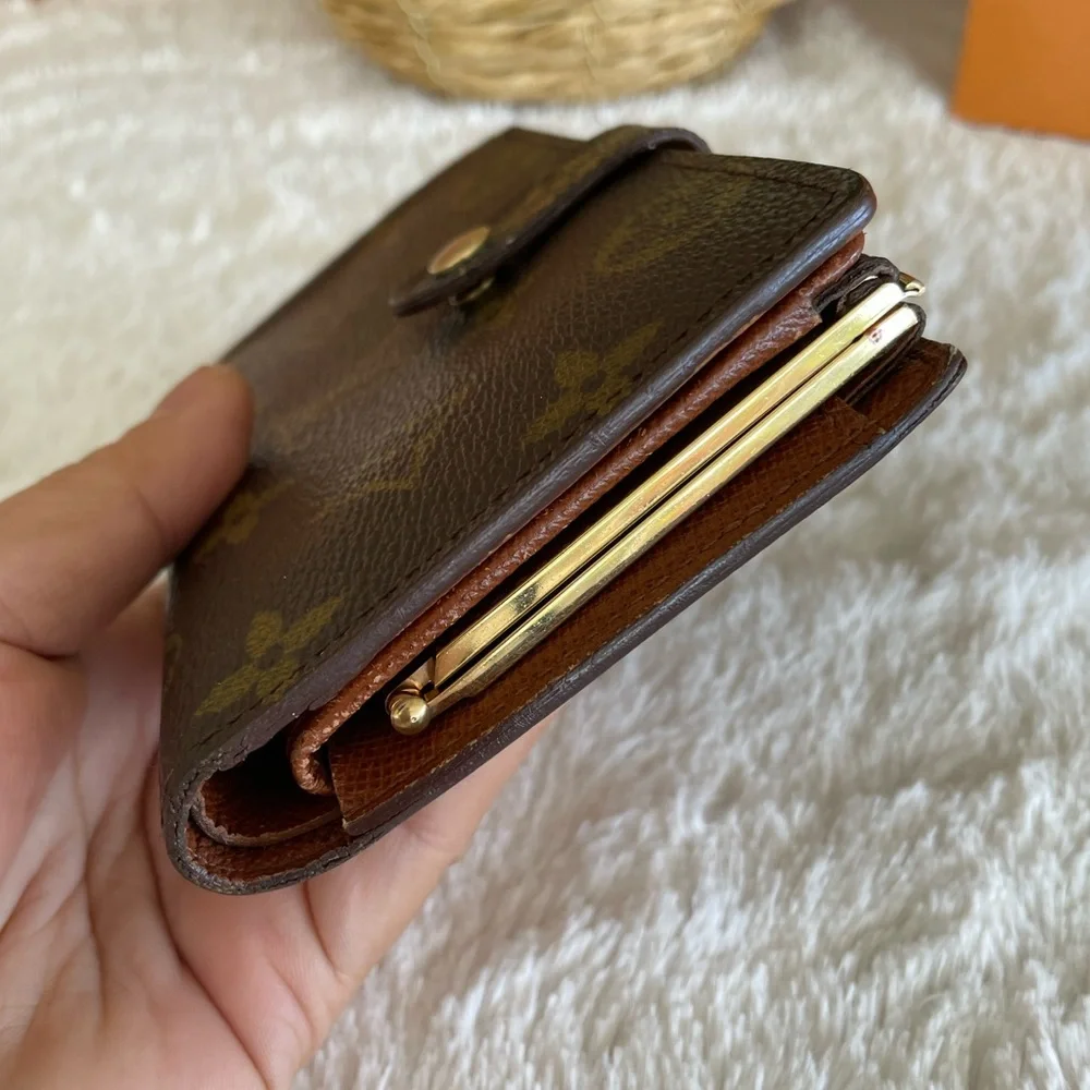 Louis Vuitton kisslock wallet.🤎🤎🤎🩷❤️🩷❤️ - Picture 4 of 16